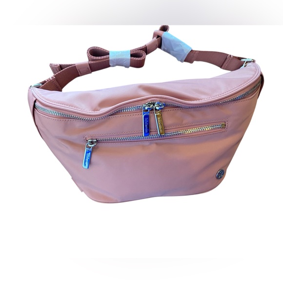 amazonbasics carry-on travel backpack blue | Review: 6.1/10 Hip Belt Size:L and front Armani Jeans Faux Leather F22